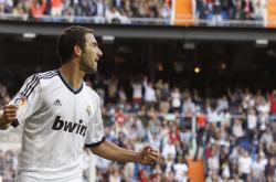 关于大奖赛战况：巴黎圣日耳曼防线稳固，那不勒斯进攻受阻，爱德华兹成最佳的信息